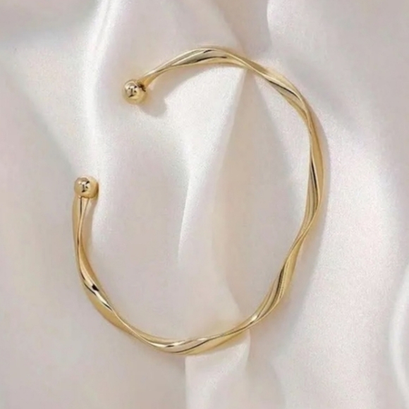 TRENDING Gold Twist Cuff Bracelet Bangle Adjustable NEW - Picture 6 of 7